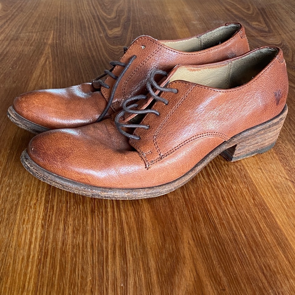 FRYE Carson Oxford Size 6.5